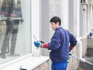 Consejos para conseguir una limpieza de cristales con un acabado profesional